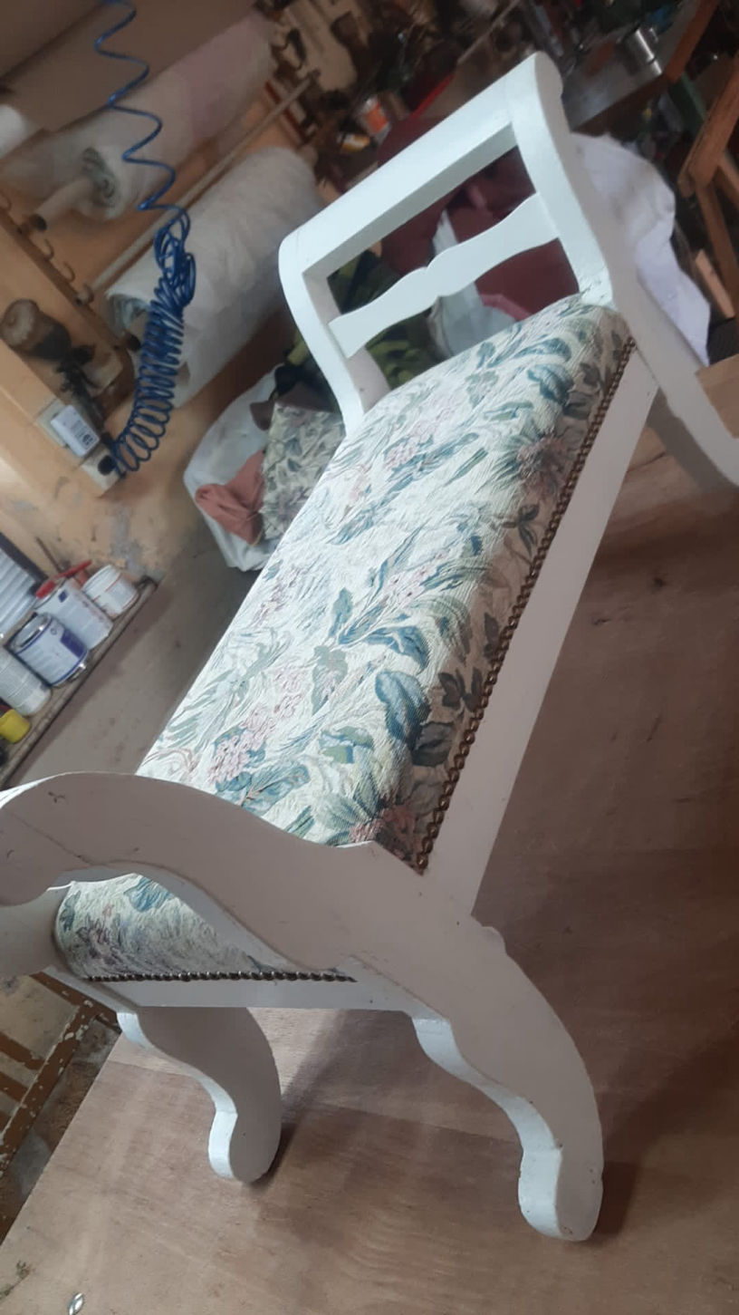 2 historische Stühle